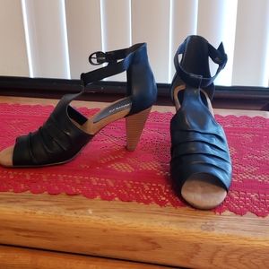 Black Strappy Aerosole heels, sz 9.5 U.S.